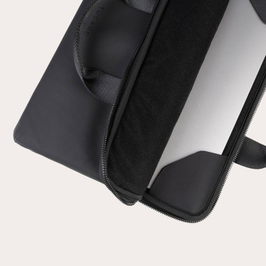 Αδιάβροχη λεπτή τσάντα...